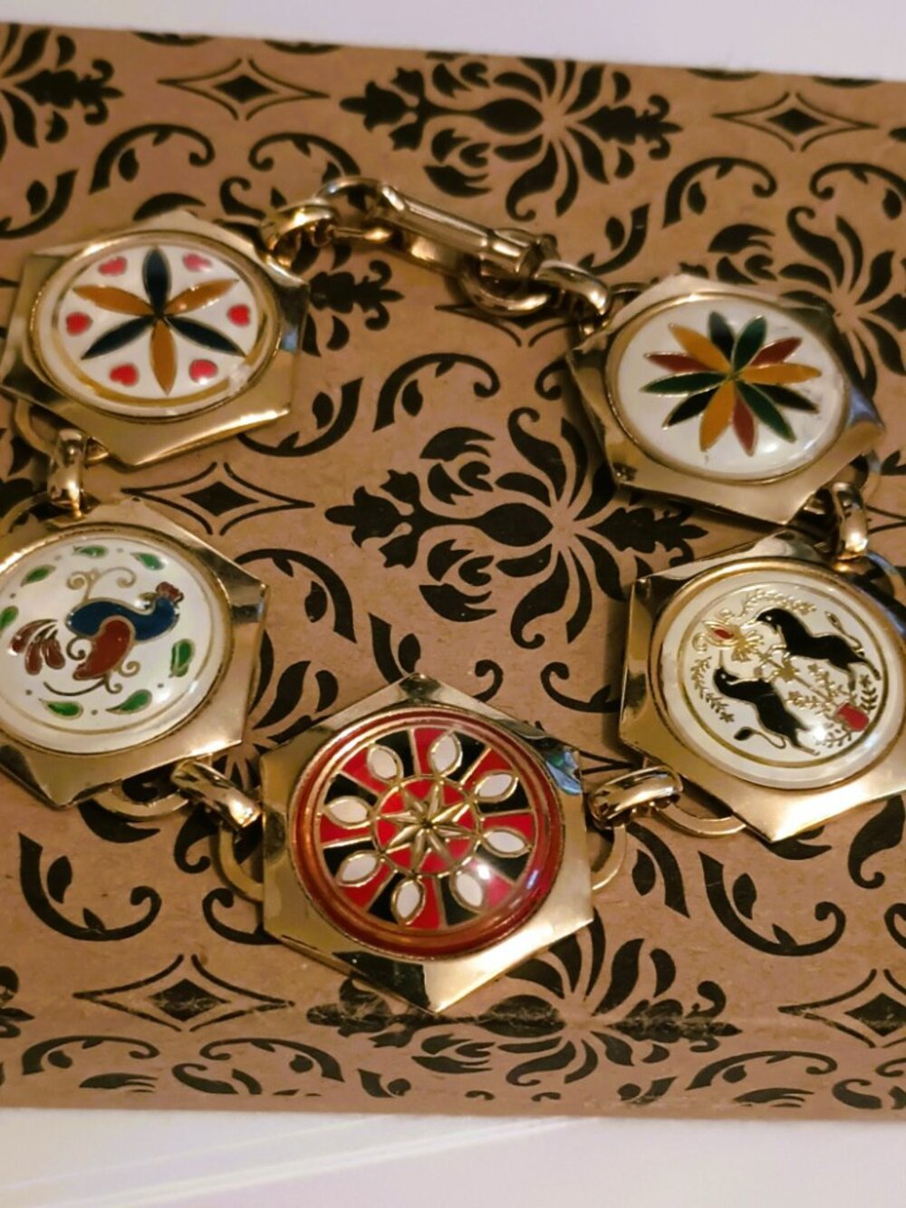 Pennsylvania Dutch Folk Art Bracelet 6.75" Vtg Gold Tone Bubble Panel Link